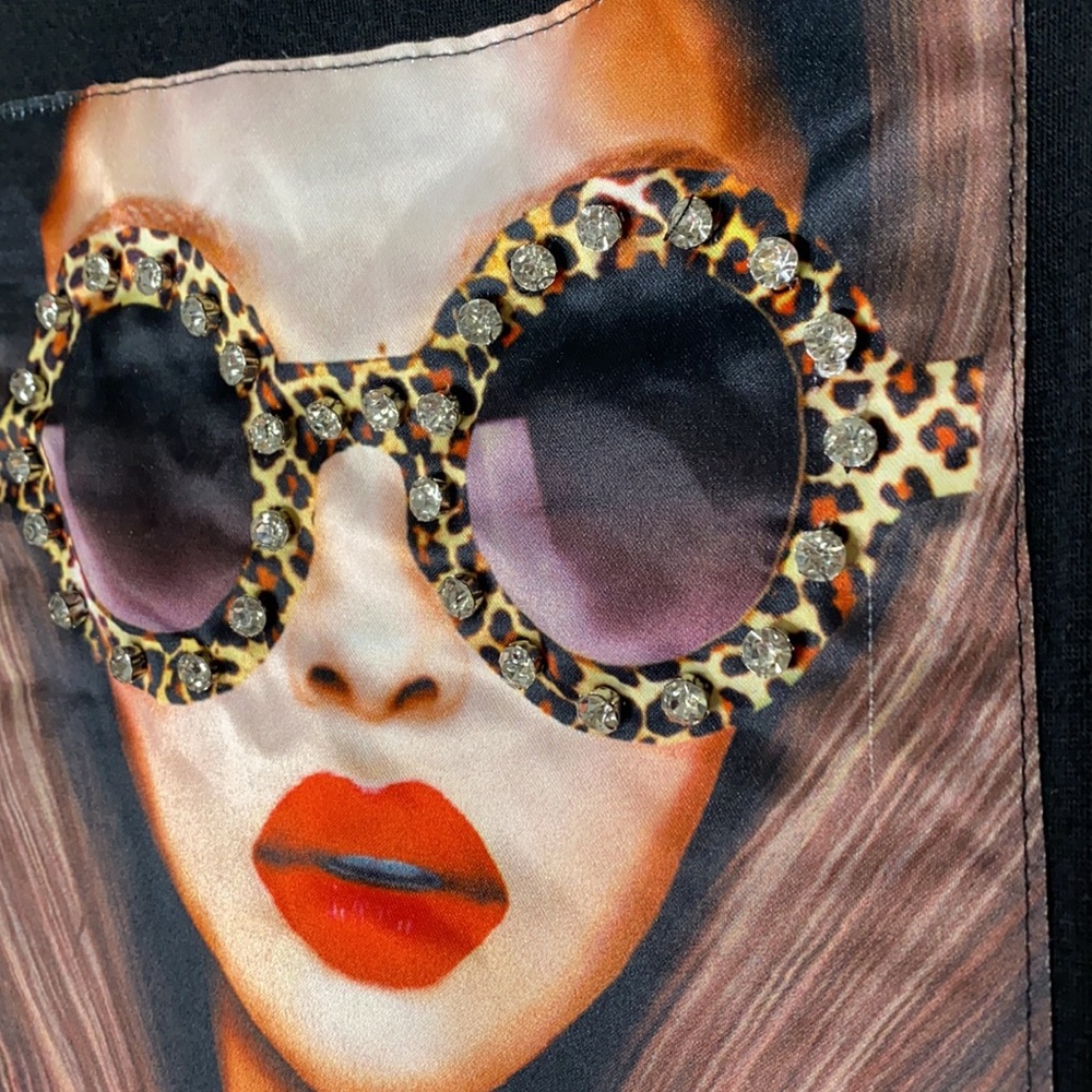 Stylish Sunglasses girl T-Shirt